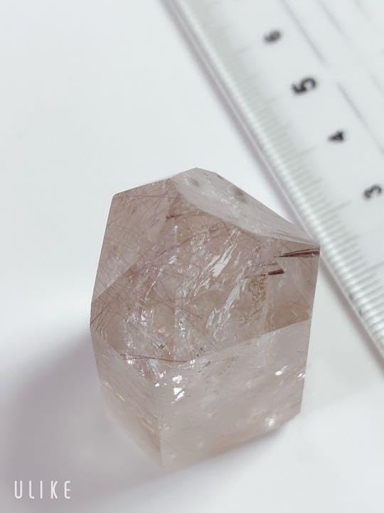 Amazon.co.jp: レッドルチルクォーツのポイント原石No.355 : ファッション